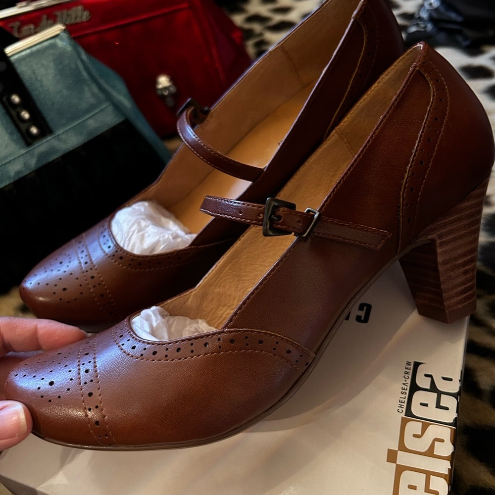 NIB Chelsea Crew Retro Heels